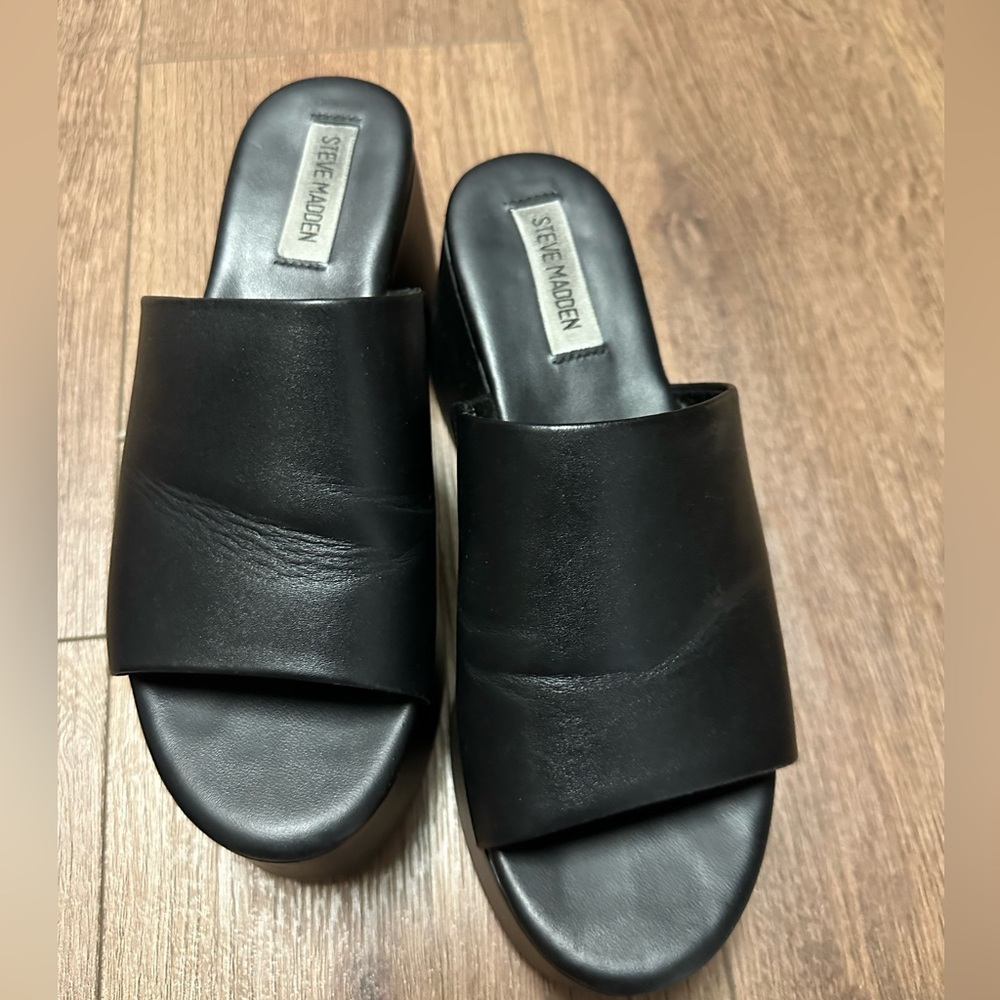 Steve Madden Black Platform Slides